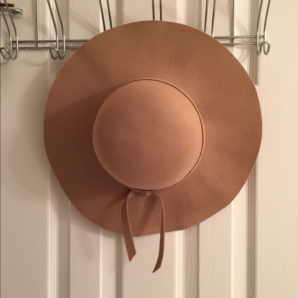 NWOT tan floppy hat
